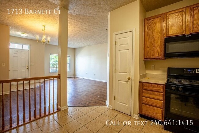Building Photo - 1713 Barnett Ct