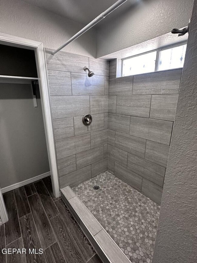 Building Photo - 5884 Doniphan Dr