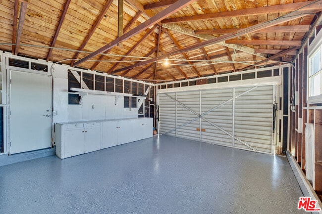 Building Photo - 431 W Acacia Ave