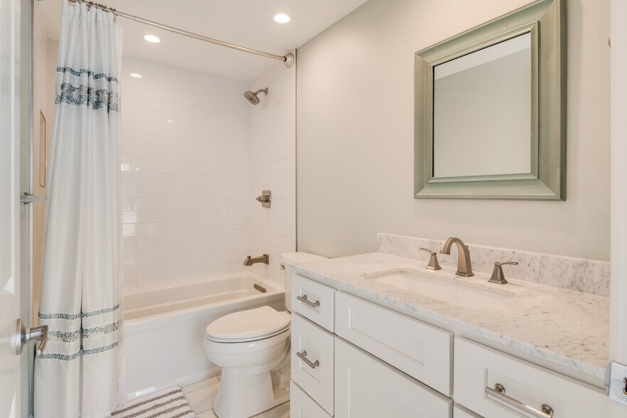 Building Photo - 470 Providence Ct