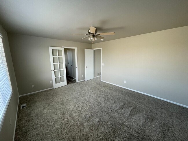 Building Photo - Renovated Home with A/C!