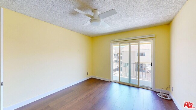 Building Photo - 10757 Hortense St