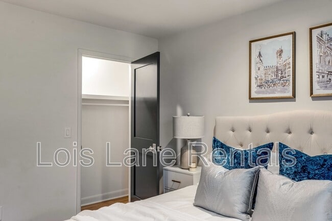 Building Photo - 7 Logan St