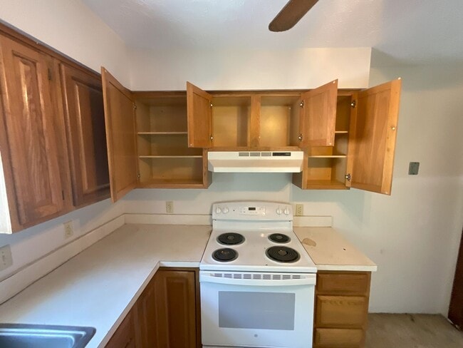 Building Photo - One Bedroom, Upstairs Duplex