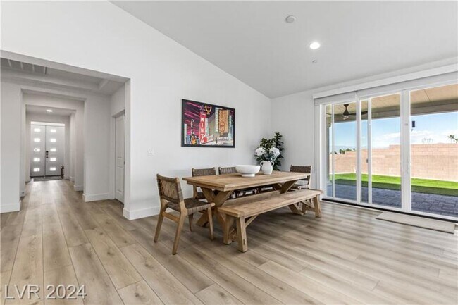 Building Photo - Elevated Desert Living with Strip & Mountain Views – Fully Furnished 6-Bedroom Retreat!