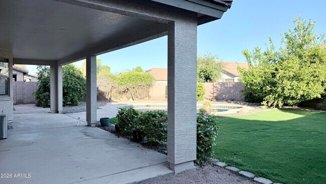 Building Photo - 1289 E Iris Dr