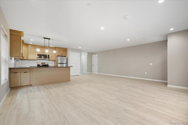 Building Photo - 71 N Main St