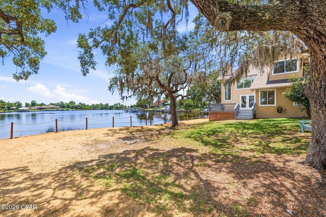 Building Photo - 2718 Country Club Dr