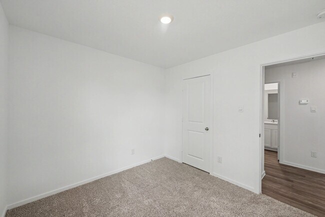 Building Photo - 40839 Hawthorne Glades St