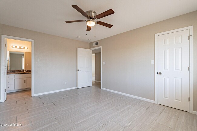 Building Photo - 1274 E Hermosa Dr