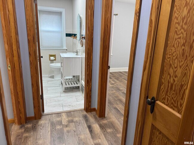 Building Photo - 1020 Brown St