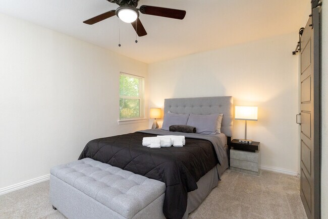 Building Photo - 7520 Sequoia Ct