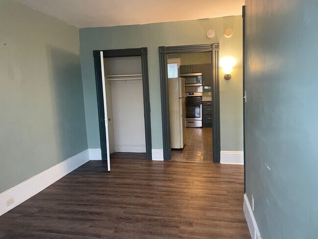 Building Photo - 624 E King St