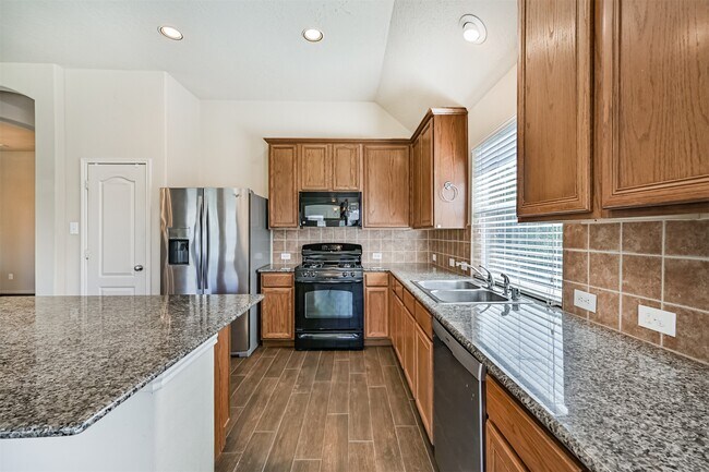 Building Photo - 2006 Plantain Lily Ct