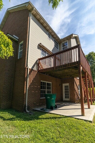 Building Photo - 8334 Bay Gardens Ln