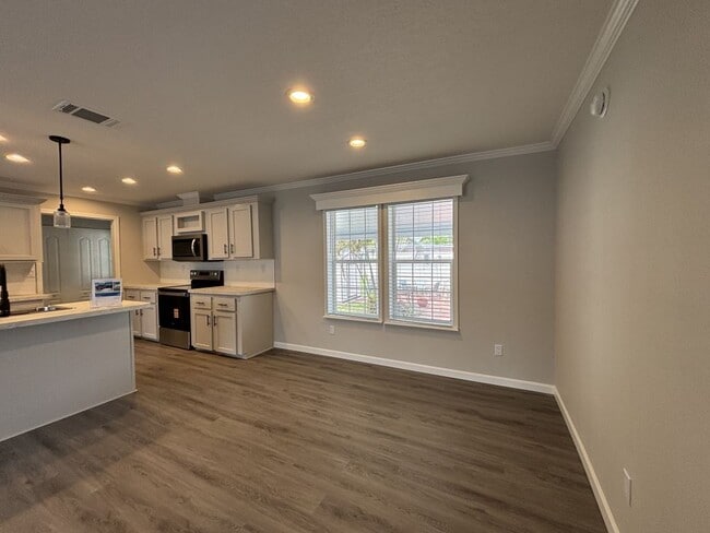 Building Photo - 7426 43rd Dr N