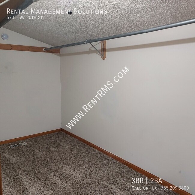 Building Photo - 5731 SW 20th St