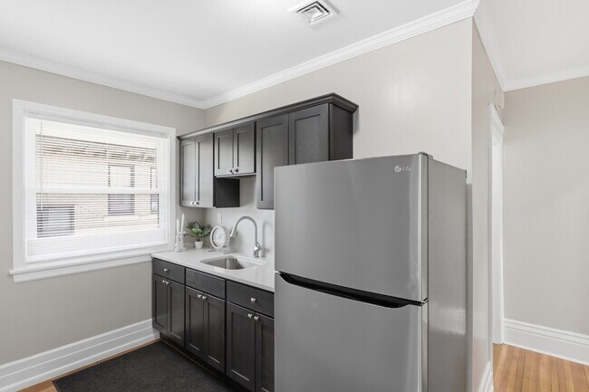 Building Photo - Furnished 10-Bedroom Single-Family Home in Buffalo