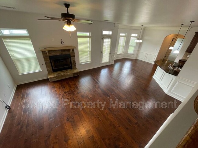 Building Photo - 514 W Holloway Dr