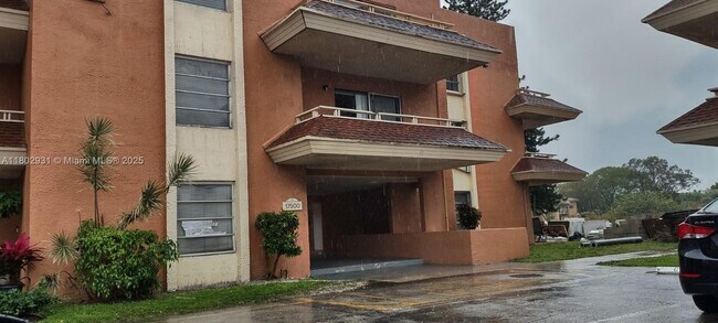 Building Photo - 17500 NW 68th Ave