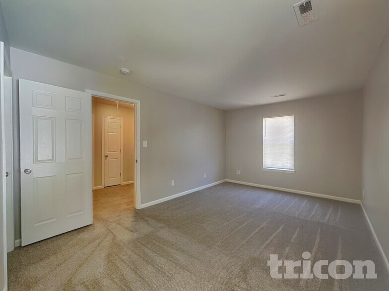 Building Photo - 9835 Veronica Dr