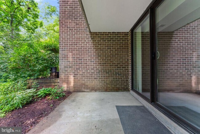 Building Photo - 1413 Northgate Square