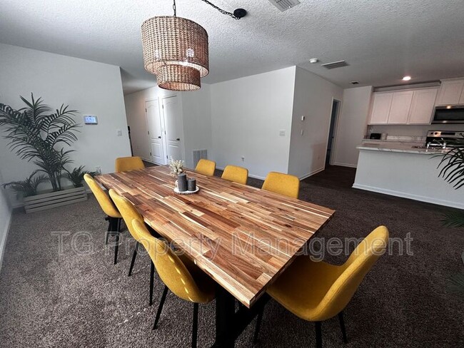 Building Photo - 12571 Russian Olive Rd