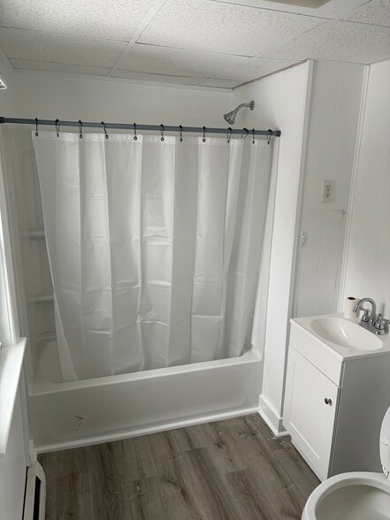 Bathroom - 164 Veranda St