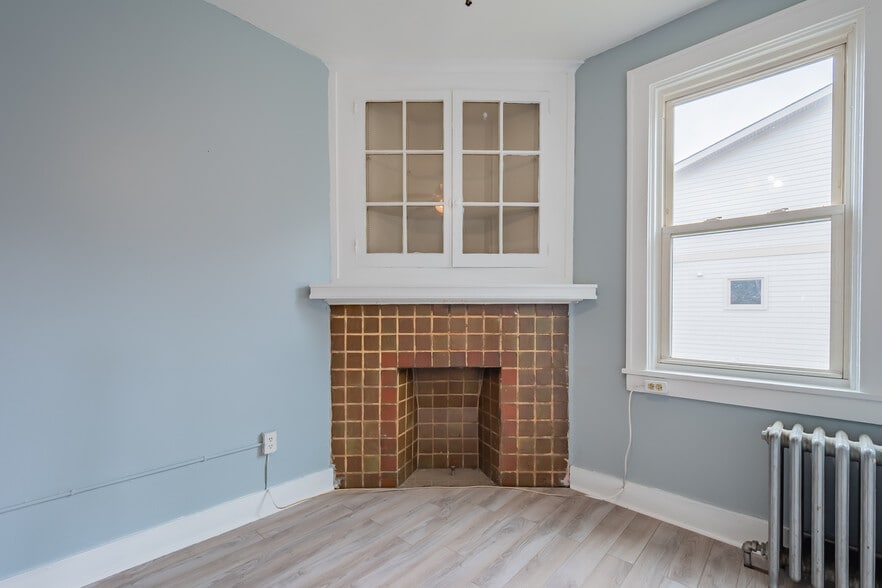 Building Photo - 2114 Bedford Ave