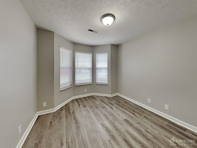 Building Photo - 1211 Wembley Dr