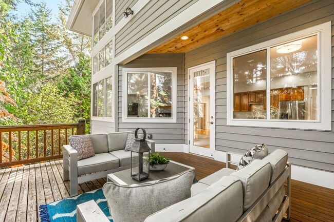 Building Photo - Luxury 4 bed 4 bath home in Lakemont, Bellevue