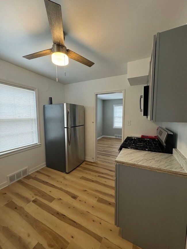 Building Photo - Cozy & Updated Duplex – Close to UMKC, Rockhurst & More