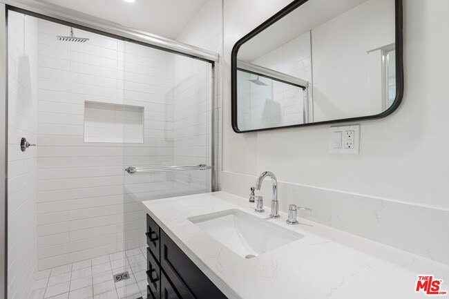 Building Photo - 527 S Barrington Ave