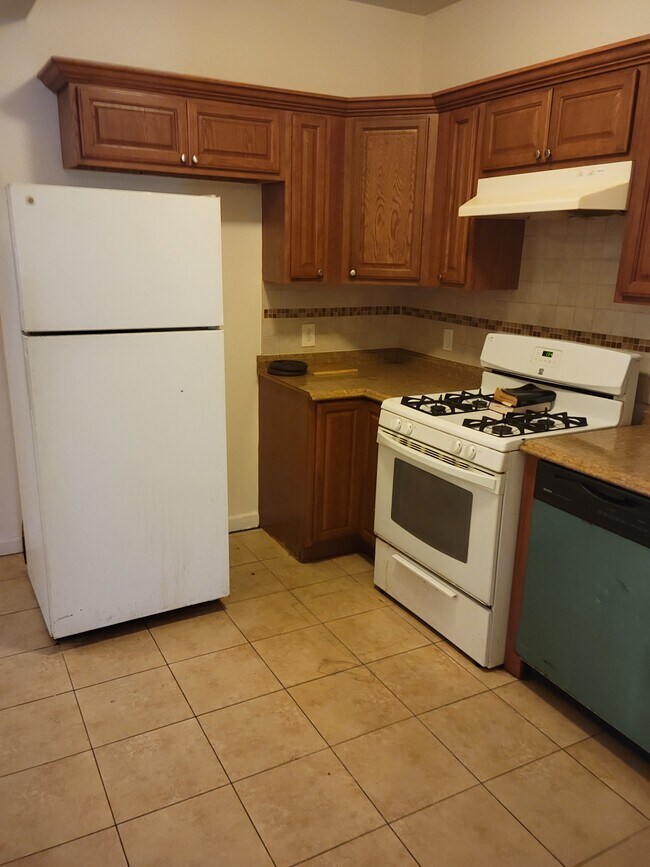 Building Photo - 102 11th Ave W