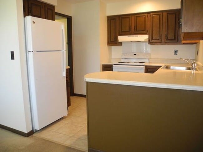 Building Photo - *Stone Gate Apartments - Advertising