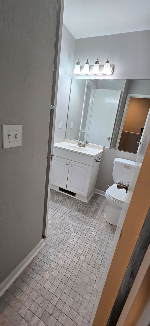 Building Photo - 3 bed 2 bath Condo for rent