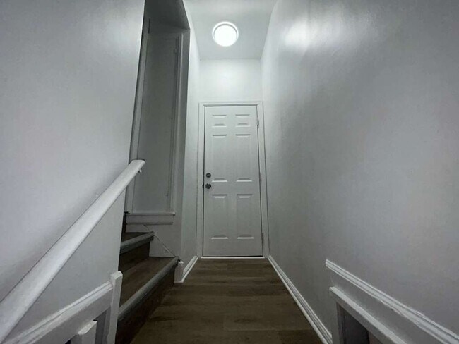 Building Photo - Charming 3 Bedroom Bungalow