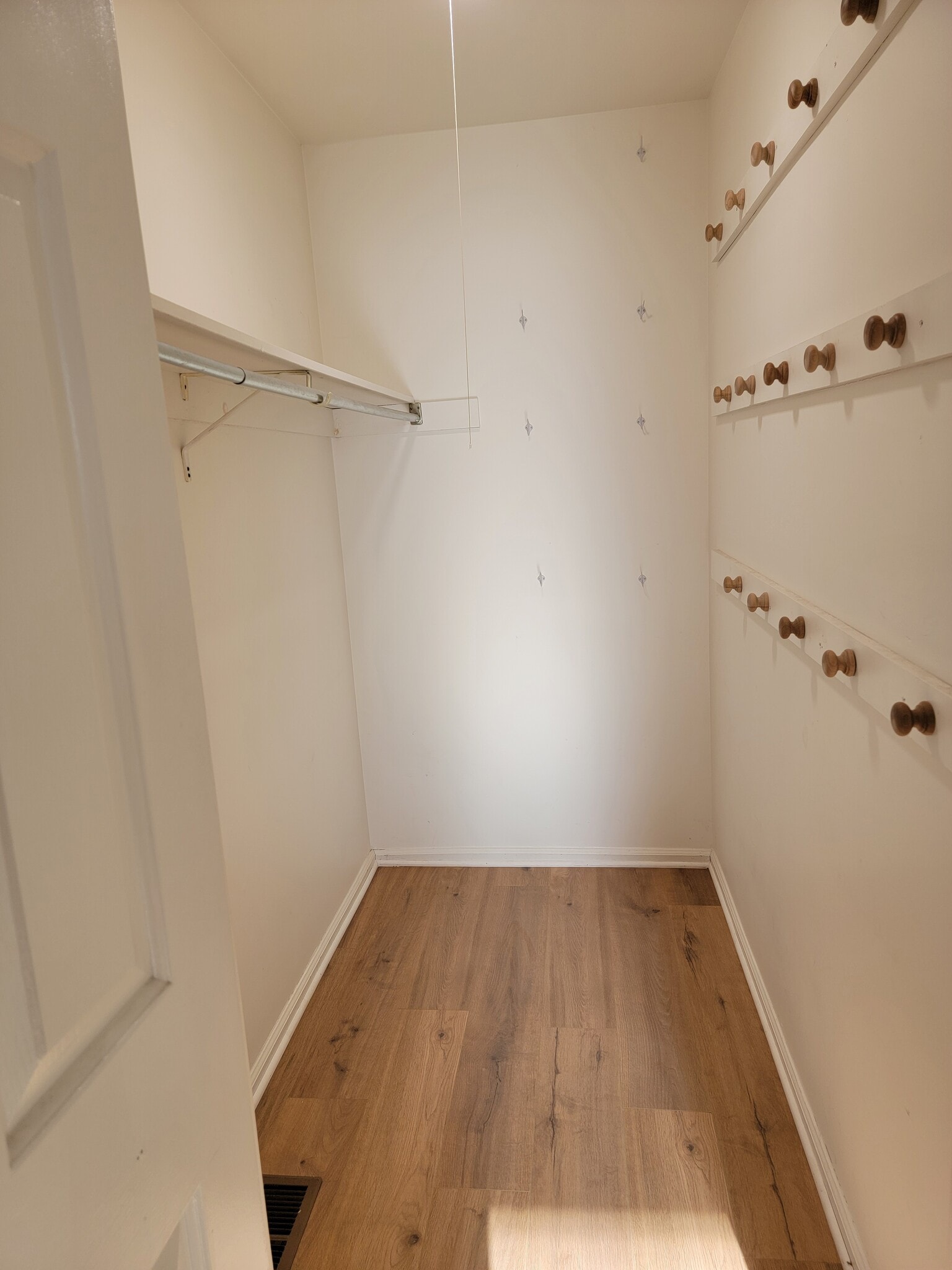 Walk in Closet - 130 William Penn Dr