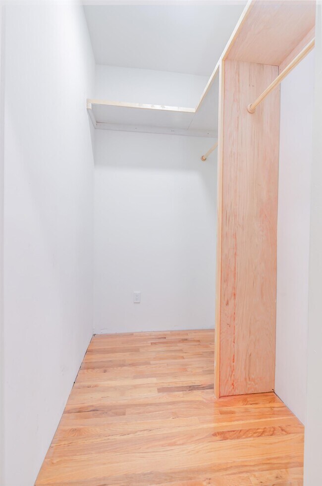 Building Photo - 118 Newman Ave