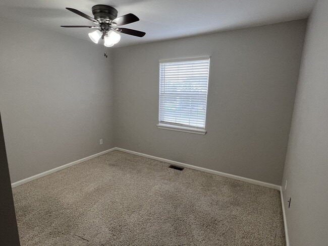 Building Photo - 405 Shade Tree Lane