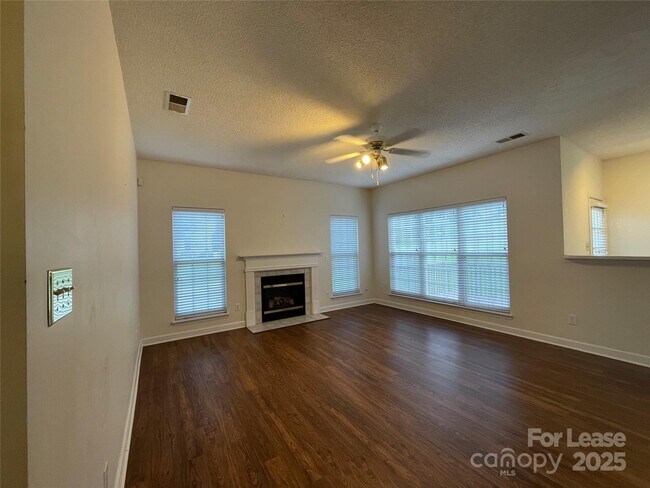 Building Photo - 5650 Berry Ridge Dr