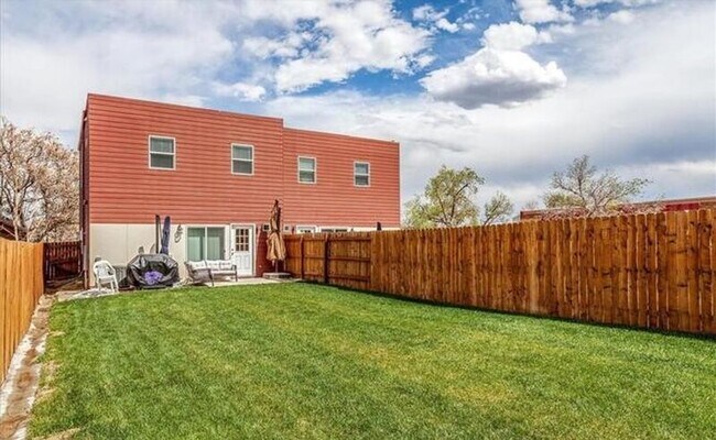 Building Photo - 5803 Poplar St