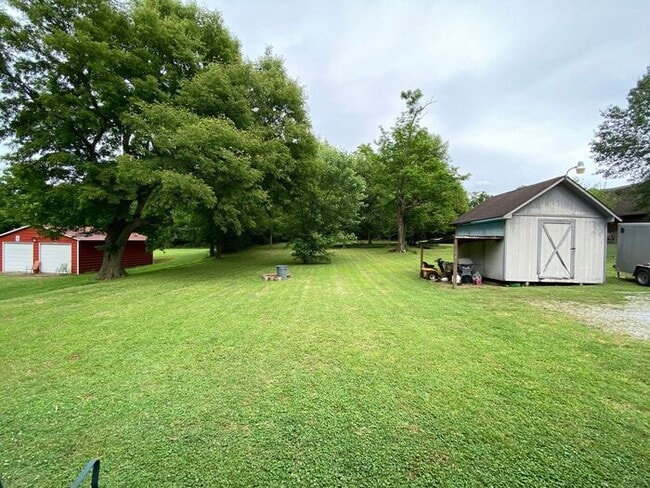Building Photo - Cute 1 Bedroom in East Nashville!