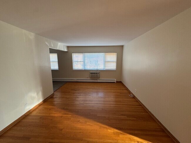 Building Photo - 3057 N Narragansett Ave