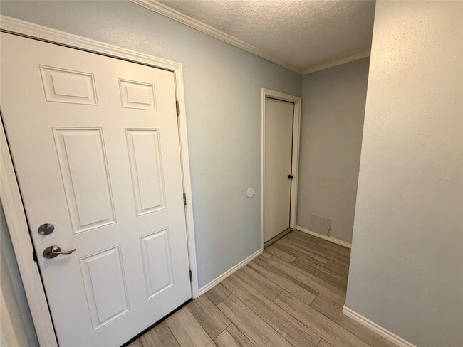 Building Photo - 19335 Diversion Dr