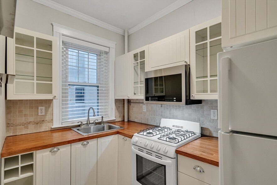 Building Photo - 315 Allston St