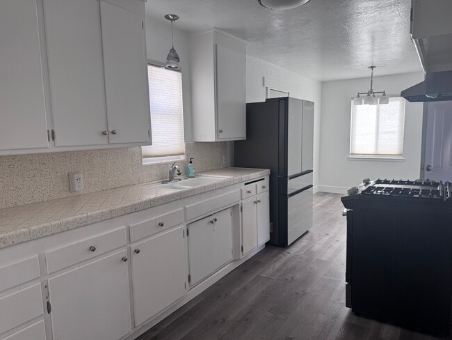 Building Photo - 4120 18th Ave