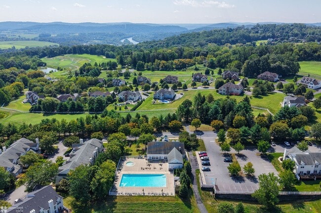 Building Photo - Bright, spacious 2-bedroom / 2-bath condo available now!