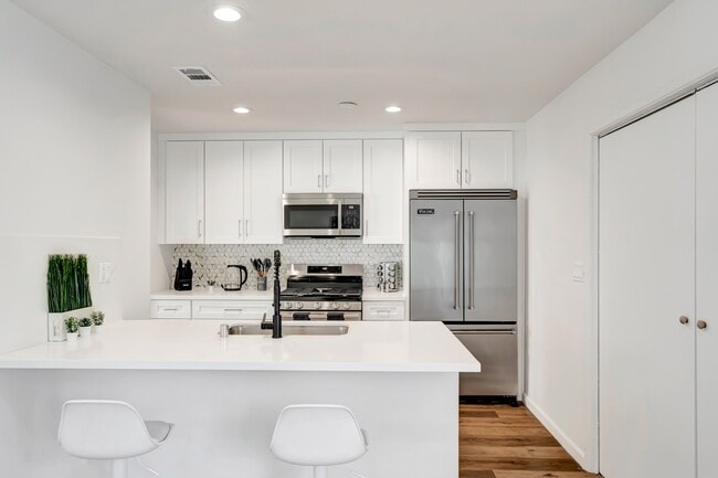 Building Photo - 22998 Valerio St