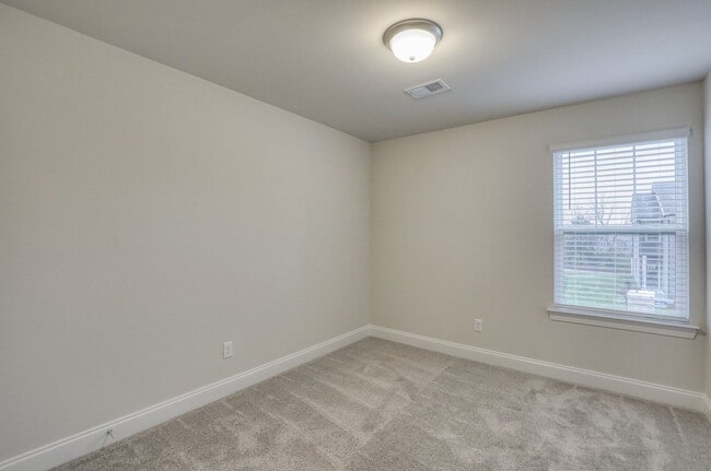 Building Photo - 1705 Tahoma Dr